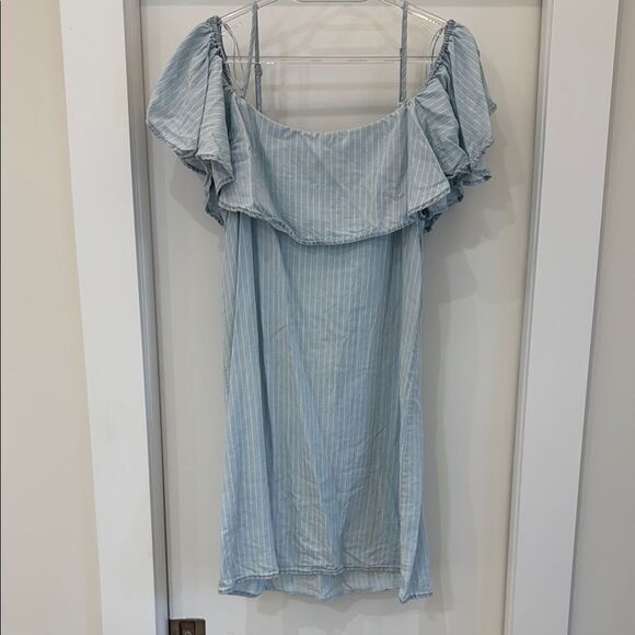 ROMEO & JULIET Blue Denim Chambray pinstripe Off-Shoulder short dress M - Picture 1 of 9